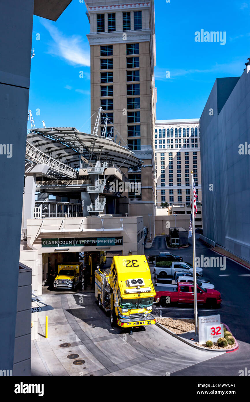 Clark County Feuerwehr, Feuerwehrauto, geparkt in der Nähe der Vdara Hotel und Spar, Las Vegas, USA. Stockfoto