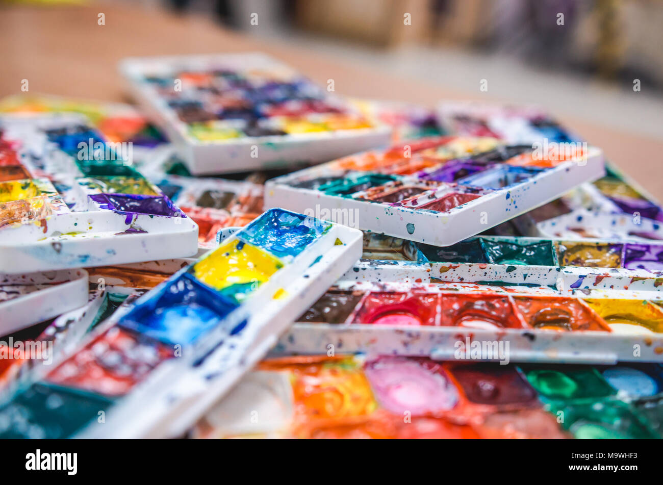 Satz von Wasserfarben. Details über dirty Aquarelle palette Stockfoto