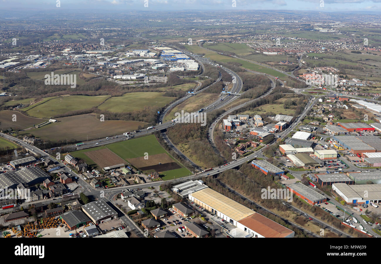 Luftaufnahme von der Kreuzung 27 der Autobahn M62 am Morley, Leeds, Großbritannien Stockfoto