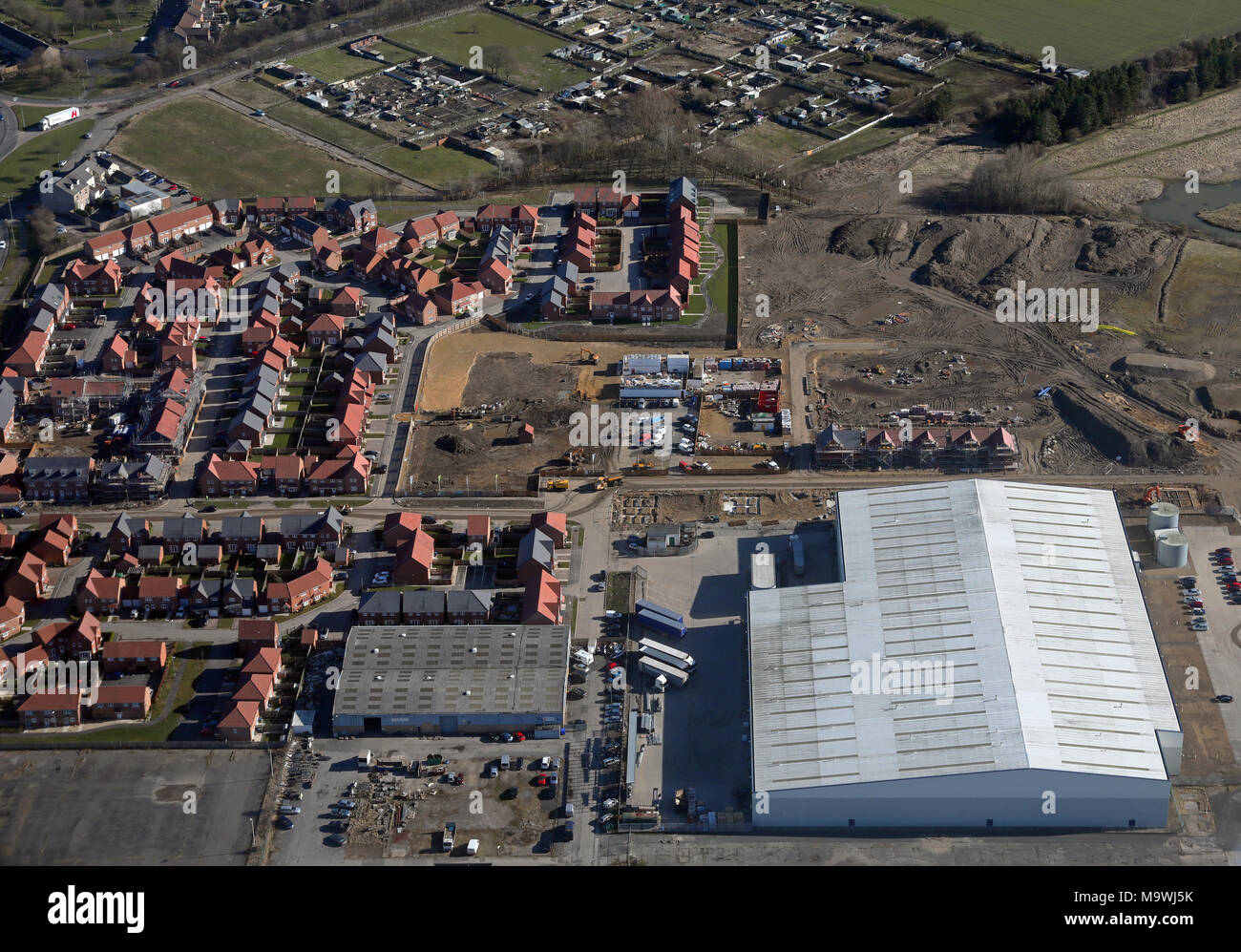 Luftbild der neuen Wohnungen und Industrie Stockfoto