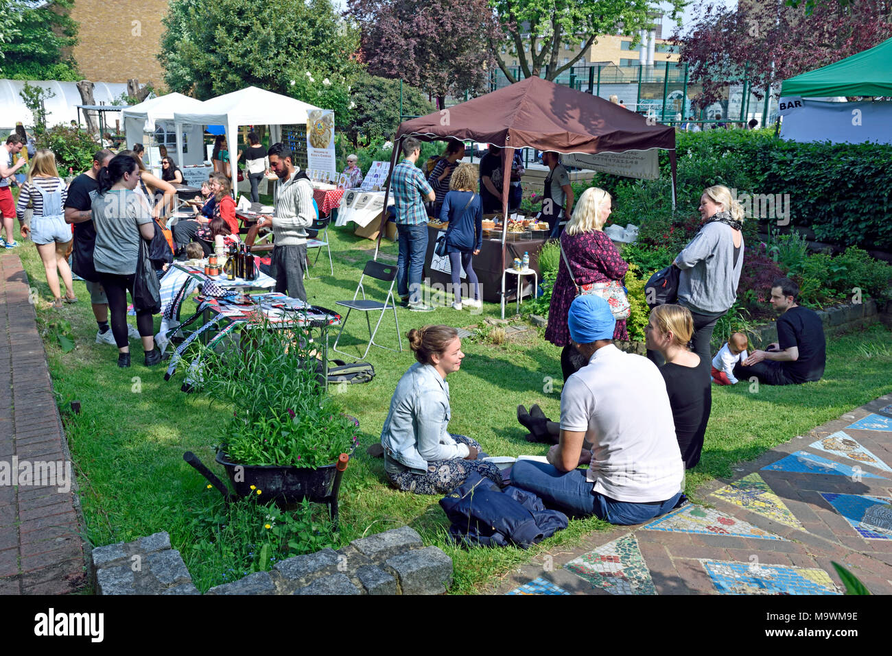 Vegan Fair, Stände, Essen und Menschen, Projekt Calthorpe, Gray's Inn Road, Condon Stadtteil Camden, England, Großbritannien Großbritannien Stockfoto