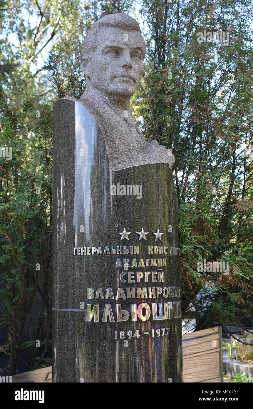 Grab von Flugzeugen DESIGNER SERGEJ ILJUSCHIN an NOVODEVICHIY Friedhof, Moskau Stockfoto