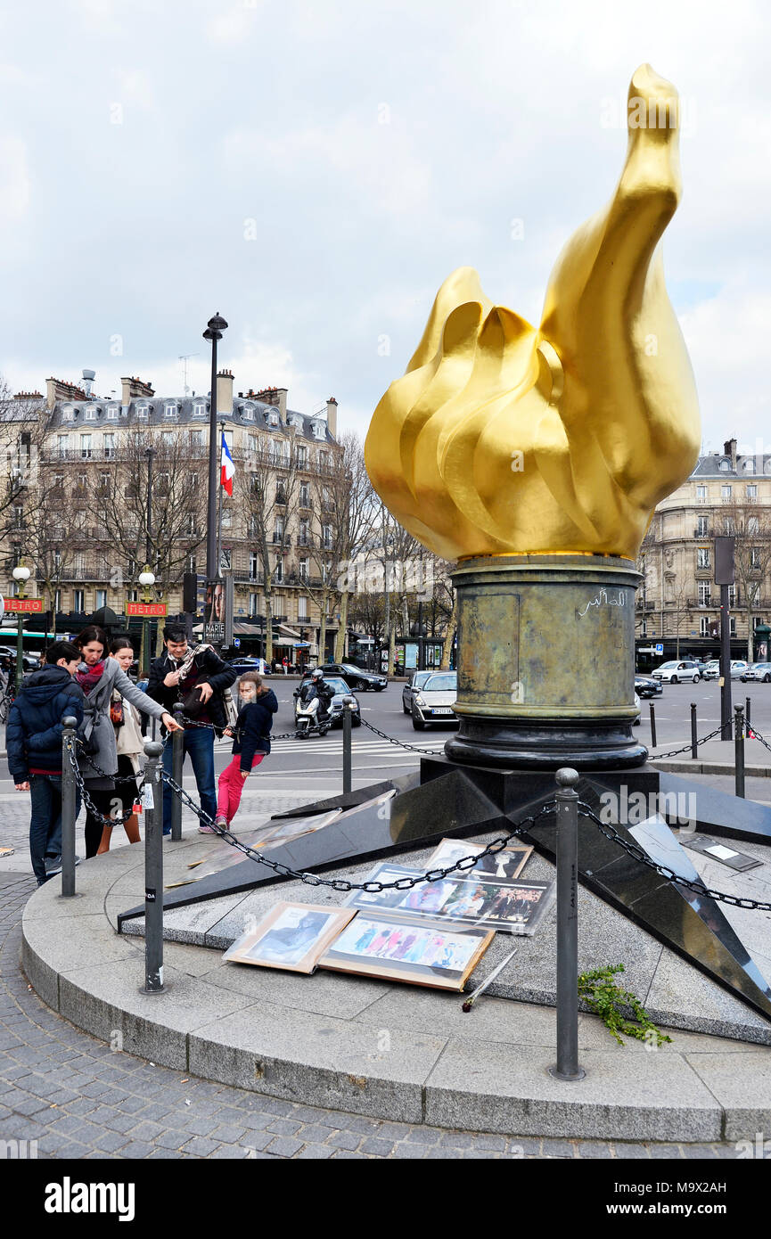 Flamme der Freiheit, der Nachbildung der Statue der Freiheit Flamme Paris (Inoffizielle Denkmal für Diana Princess of Wales) Stockfoto