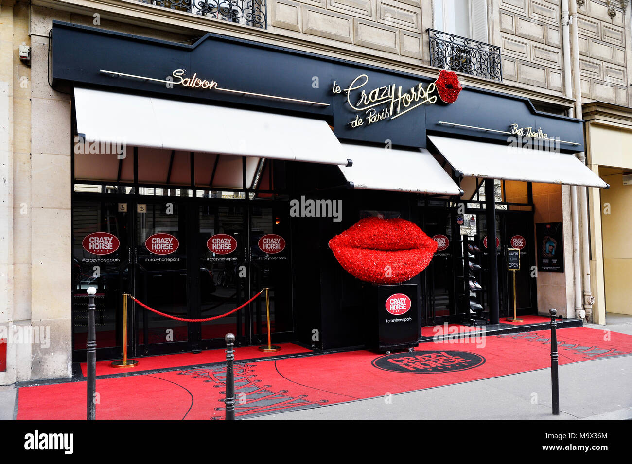 Crazy horse paris Fotos und Bildmaterial in hoher Auflösung Alamy