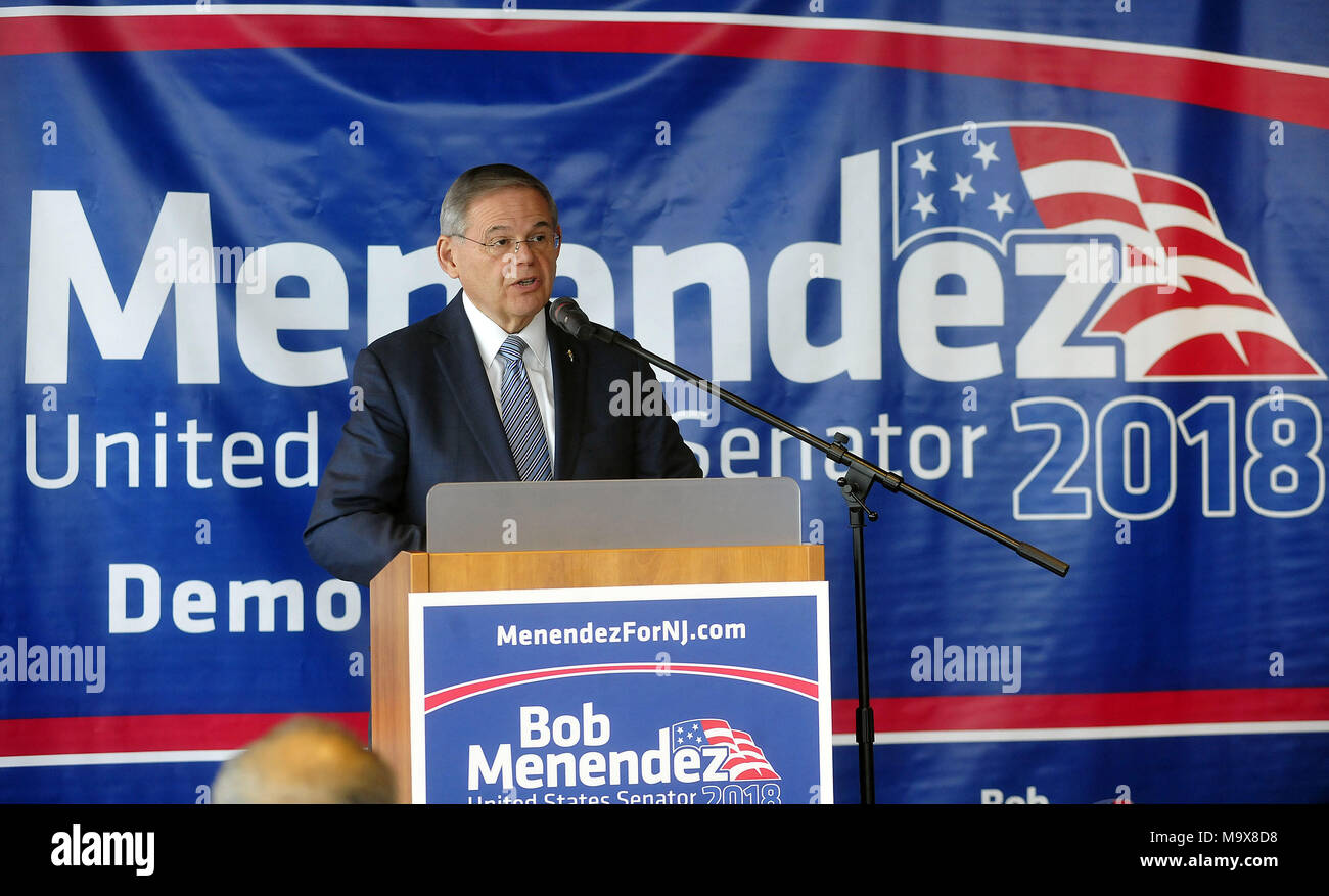 Deptford, NJ, USA. 28. März, 2018. US-Senator Bob Menéndez (D-NJ) trat offiziell seine Kampagne zur Wiederwahl für eine dritte Amtszeit an Rowan College in Gloucester County, Deptford NJ. 28.März 2018 Credit: Scott Anderson/ZUMA Draht/Alamy leben Nachrichten Stockfoto