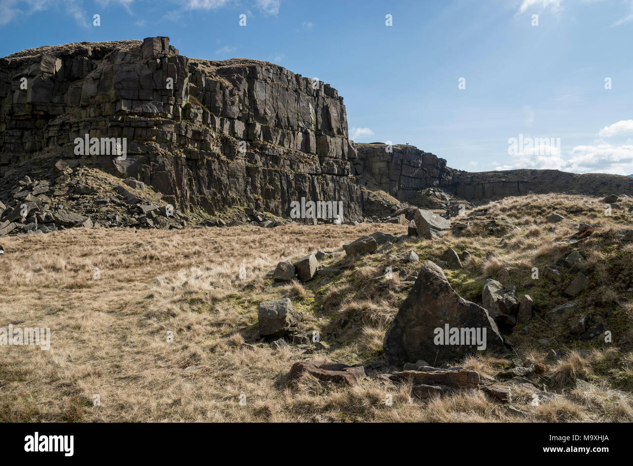 Crowden Steinbruch in der Nähe von Glossop in den Hügeln von North Derbyshire, England. Ein sonniger Tag im frühen Frühling. Stockfoto