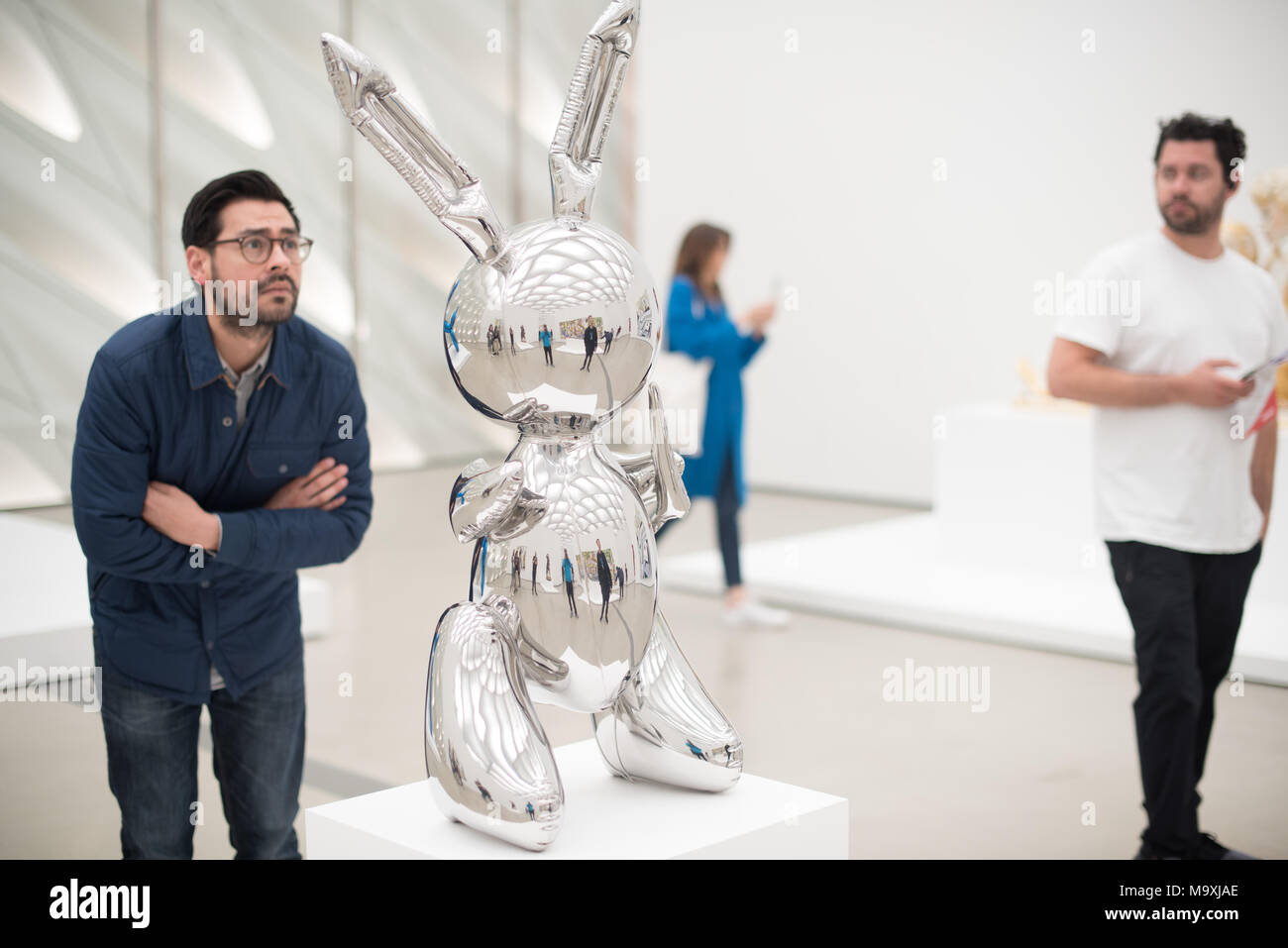 LOS ANGELES, Ca - 15. März 2018: Das Kaninchen von Jeff Koons in den Grundzügen Museum in der Innenstadt von Los Angeles am 15. März 2018. Stockfoto