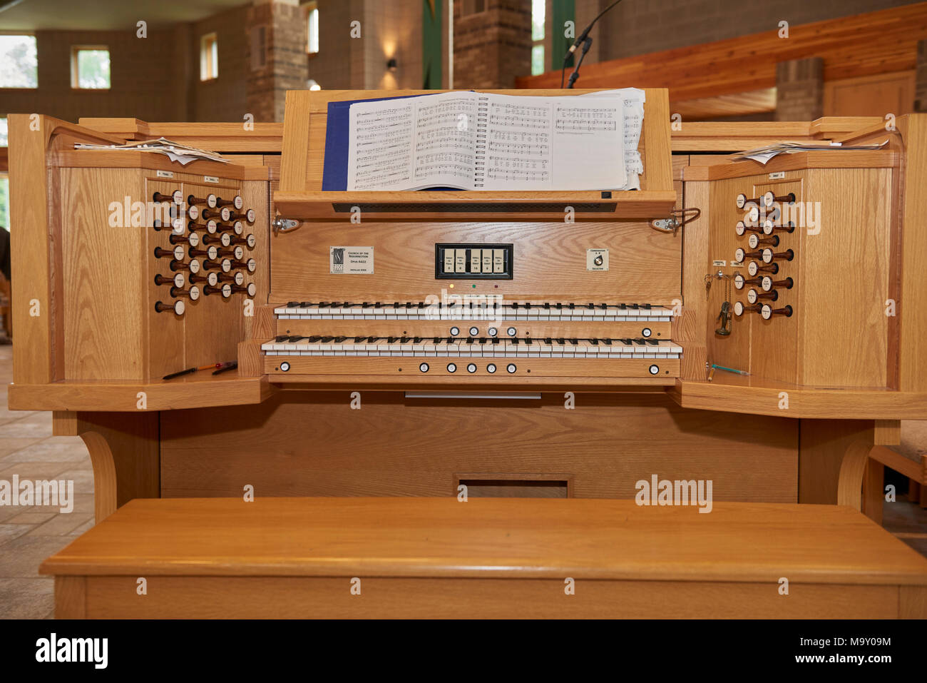 Kirche Orgel Tasten und Noten Stockfoto