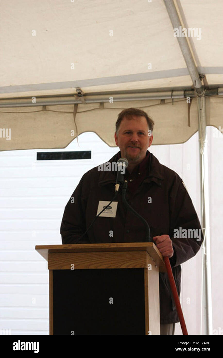 Jordan ARRA bahnbrechende Ereignis. Den Jordan River National Fischzuchtanstalt in (NFH) Elmira, Mich., brach Boden am Freitag, 14. Mai, an den Beginn der Brüterei Projekte zur Verbesserung von der American Recovery und Reinvestment Act finanziert. Diese Projekte umfassen den Bau von zwei Fische Aufzucht Gebäuden auf outdoor Laufbahnen, die Modernisierung der Fischzuchtanstalt Abwasserbehandlung System und die Installation eines geothermischen Heizungsanlage. Stockfoto