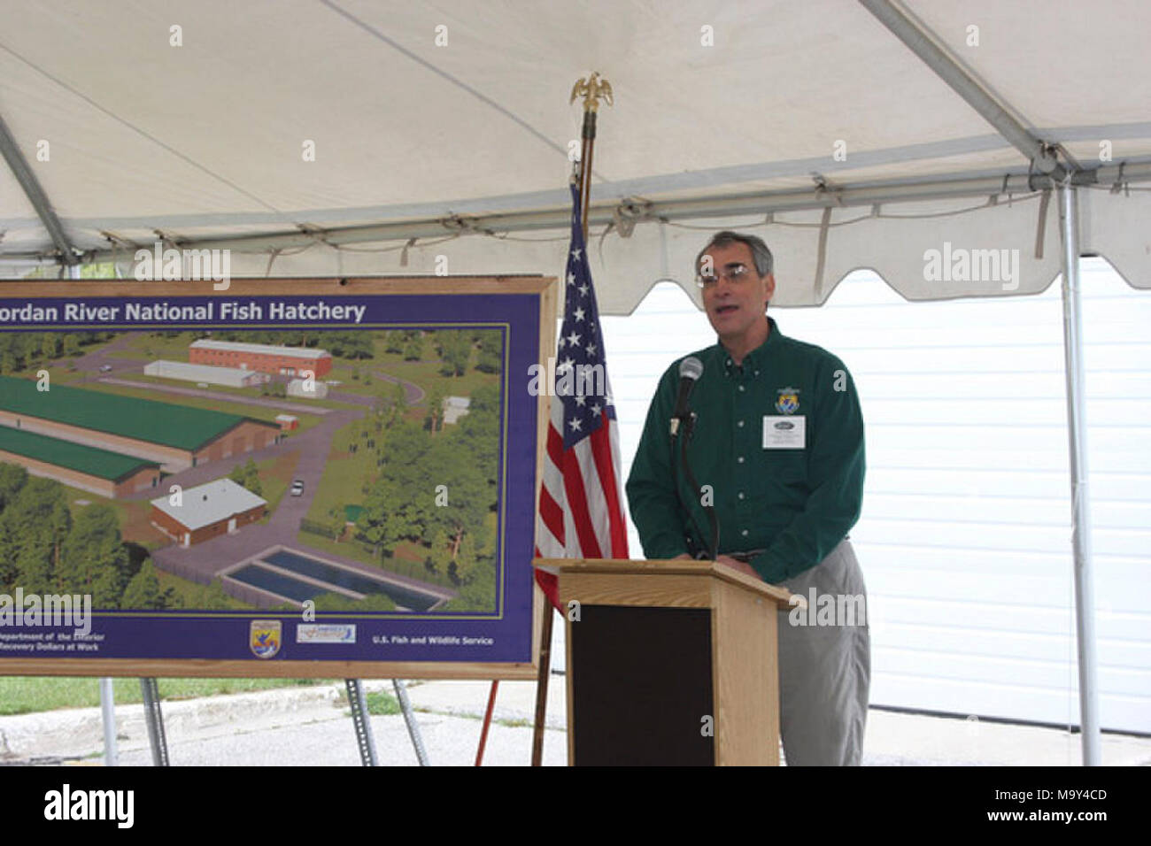 Jordan ARRA bahnbrechende Ereignis. Den Jordan River National Fischzuchtanstalt in (NFH) Elmira, Mich., brach Boden am Freitag, 14. Mai, an den Beginn der Brüterei Projekte zur Verbesserung von der American Recovery und Reinvestment Act finanziert. Diese Projekte umfassen den Bau von zwei Fische Aufzucht Gebäuden auf outdoor Laufbahnen, die Modernisierung der Fischzuchtanstalt Abwasserbehandlung System und die Installation eines geothermischen Heizungsanlage. Stockfoto