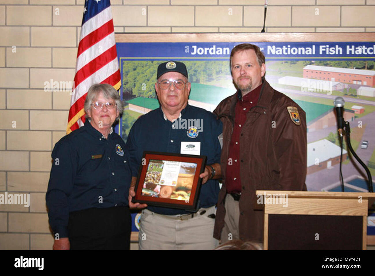 Jordan ARRA bahnbrechende Ereignis. Den Jordan River National Fischzuchtanstalt in (NFH) Elmira, Mich., brach Boden am Freitag, 14. Mai, an den Beginn der Brüterei Projekte zur Verbesserung von der American Recovery und Reinvestment Act finanziert. Diese Projekte umfassen den Bau von zwei Fische Aufzucht Gebäuden auf outdoor Laufbahnen, die Modernisierung der Fischzuchtanstalt Abwasserbehandlung System und die Installation eines geothermischen Heizungsanlage. Stockfoto