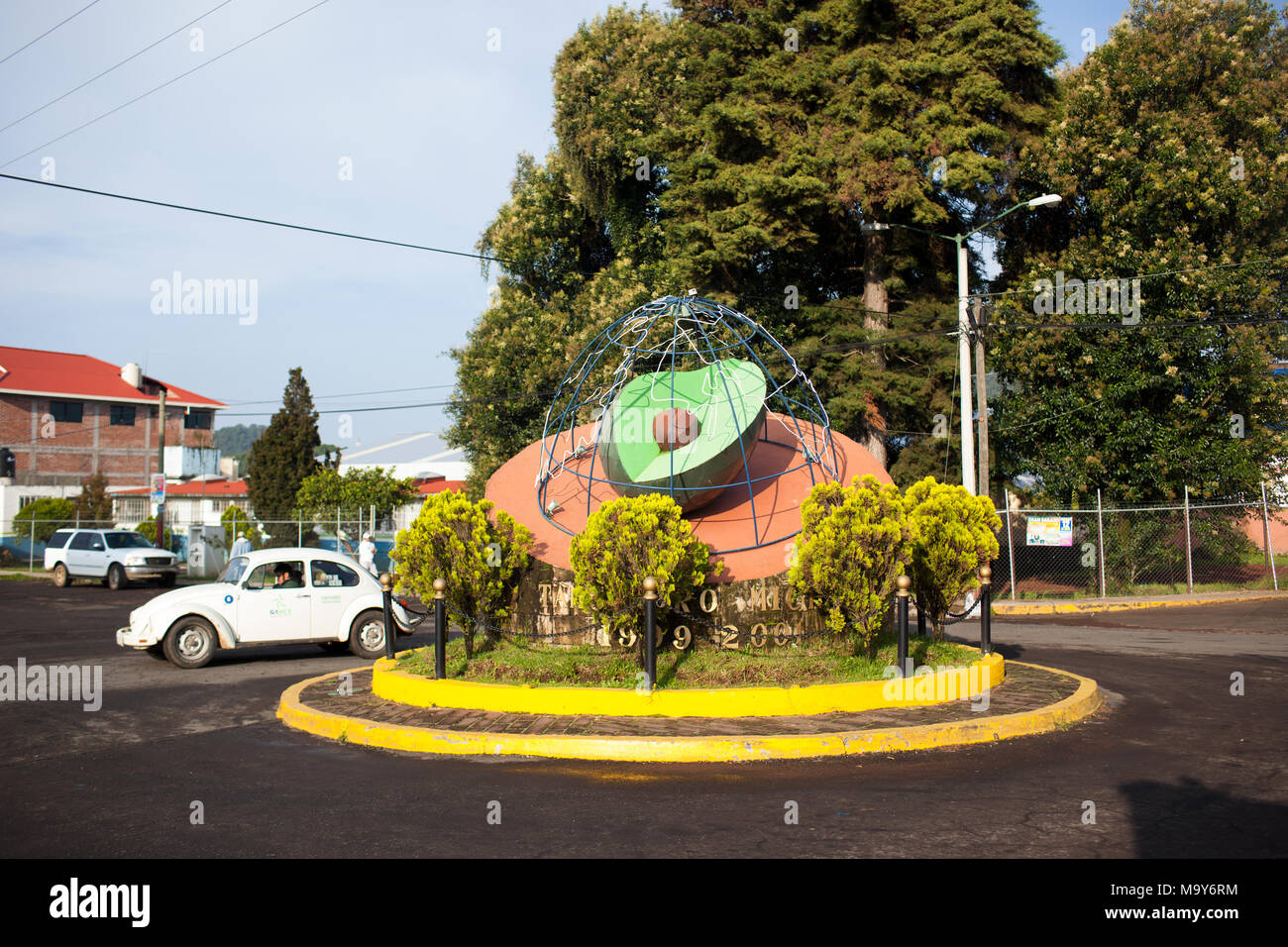 Eine Avocado Statue in Tanc 'taro, Michoac ‡ n, Mexiko am 22. Juli 2015. Tanc 'taro ist für rund 50 Prozent der Avocado Produktion in Mexiko verantwortlich, von denen viele international exportiert werden. Stockfoto