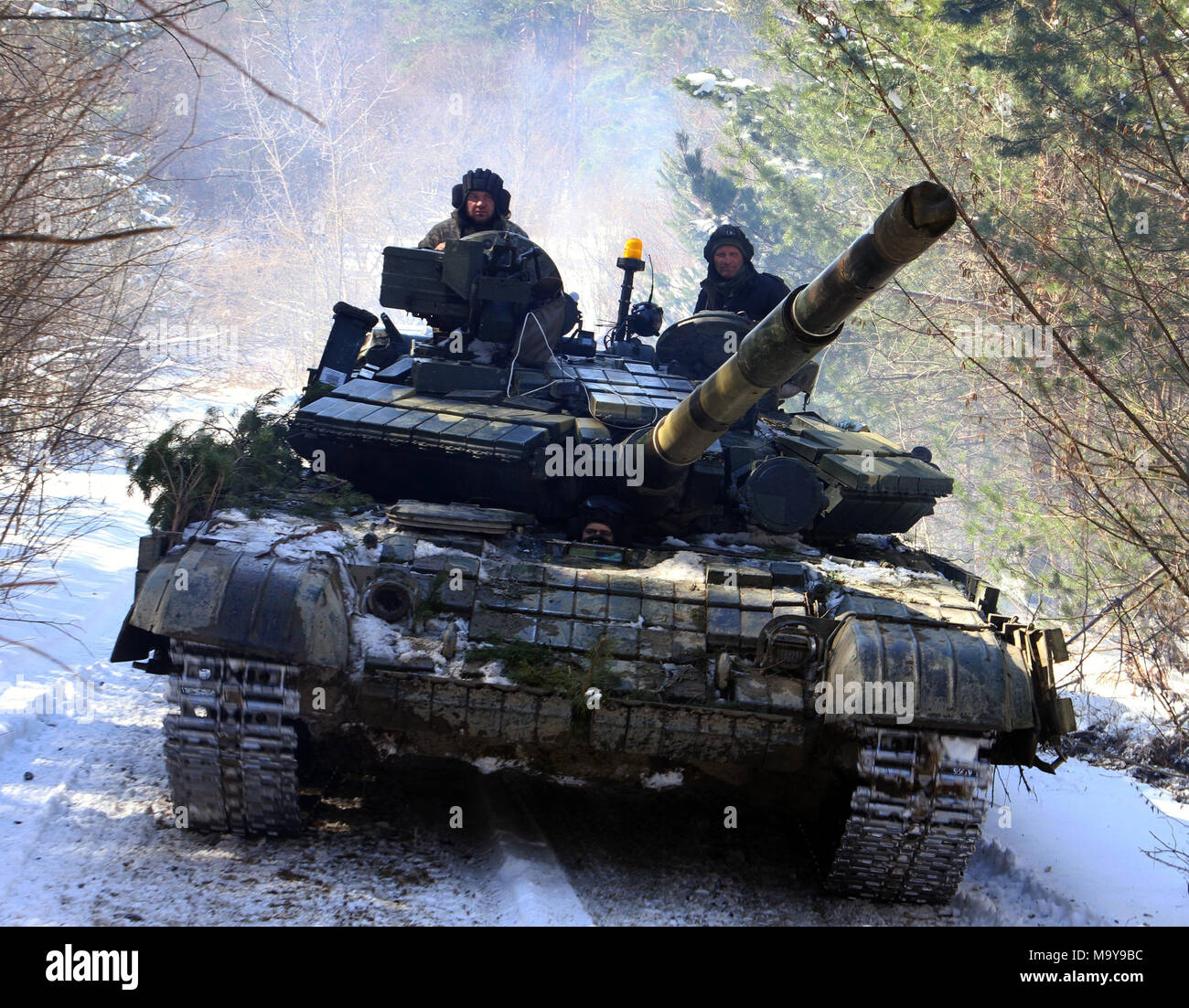 Yavoriv, Ukraine - Ukrainische Soldaten des 3.BATAILLON zugeordnet, 14 mechanisierte Brigade, führt ein Bataillon Feld Training am Yavoriv Combat Training Center (CTC) hier Mar.22. Derzeit mehr als 220 der New York Army National Guard Soldaten sind auf der CTC, wo Sie in Zusammenarbeit mit der ukrainischen Armee, wie sie in Richtung zu ihrem Ziel des Erreichens der NATO-Interoperabilität bemühen zugeordnet. Stockfoto Yavoriv, Ukraine - Ukrainische Soldaten des 3.BATAILLON zugeordnet, 14 mechanisierte Brigade, führt ein Bataillon Feld Training am Yavoriv Combat Training Center (CTC) hier Mar.22. Derzeit mehr als 220 der New York Army National Guard Soldaten sind auf der CTC, wo Sie in Zusammenarbeit mit der ukrainischen Armee, wie sie in Richtung zu ihrem Ziel des Erreichens der NATO-Interoperabilität bemühen zugeordnet. Stockfoto