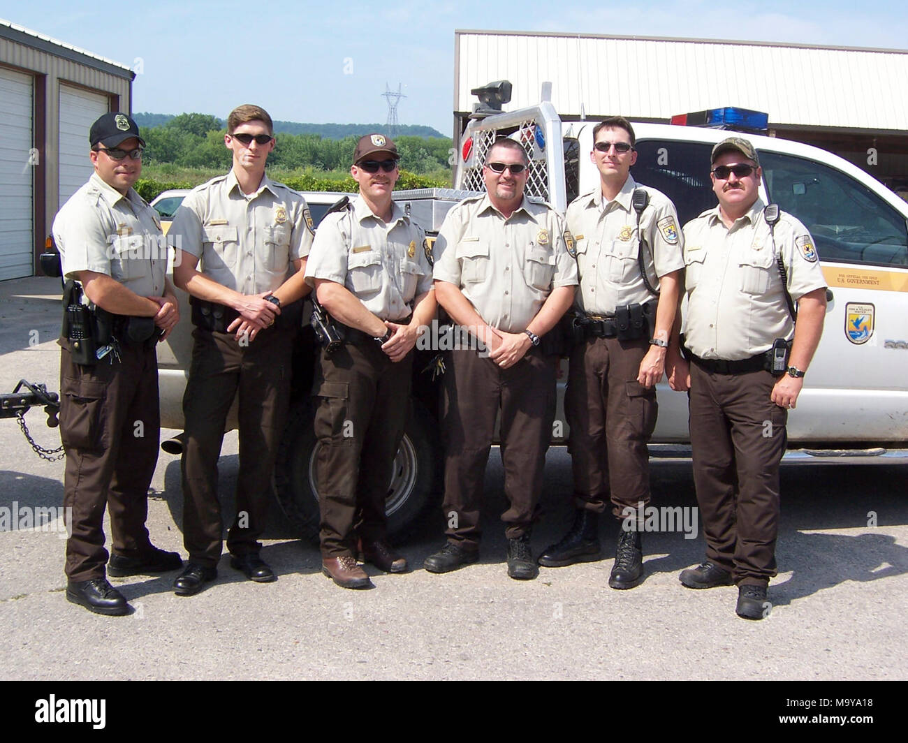 Illegale Feuerwerkskörper. Zuflucht Officers (L und R) Brent Taylor, Travis Robinson, Jim Hjelmgren, Rob Hirschboeck, Jeff Lucas, Randy Lilla. Stockfoto