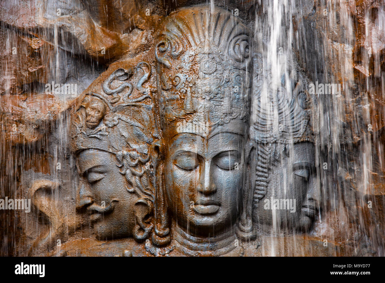 Idole des Bramha, Vishnu und Mahesh, Sant Darshan Museum, Hadashi, in der Nähe von Pune, Maharashtra, Indien Stockfoto