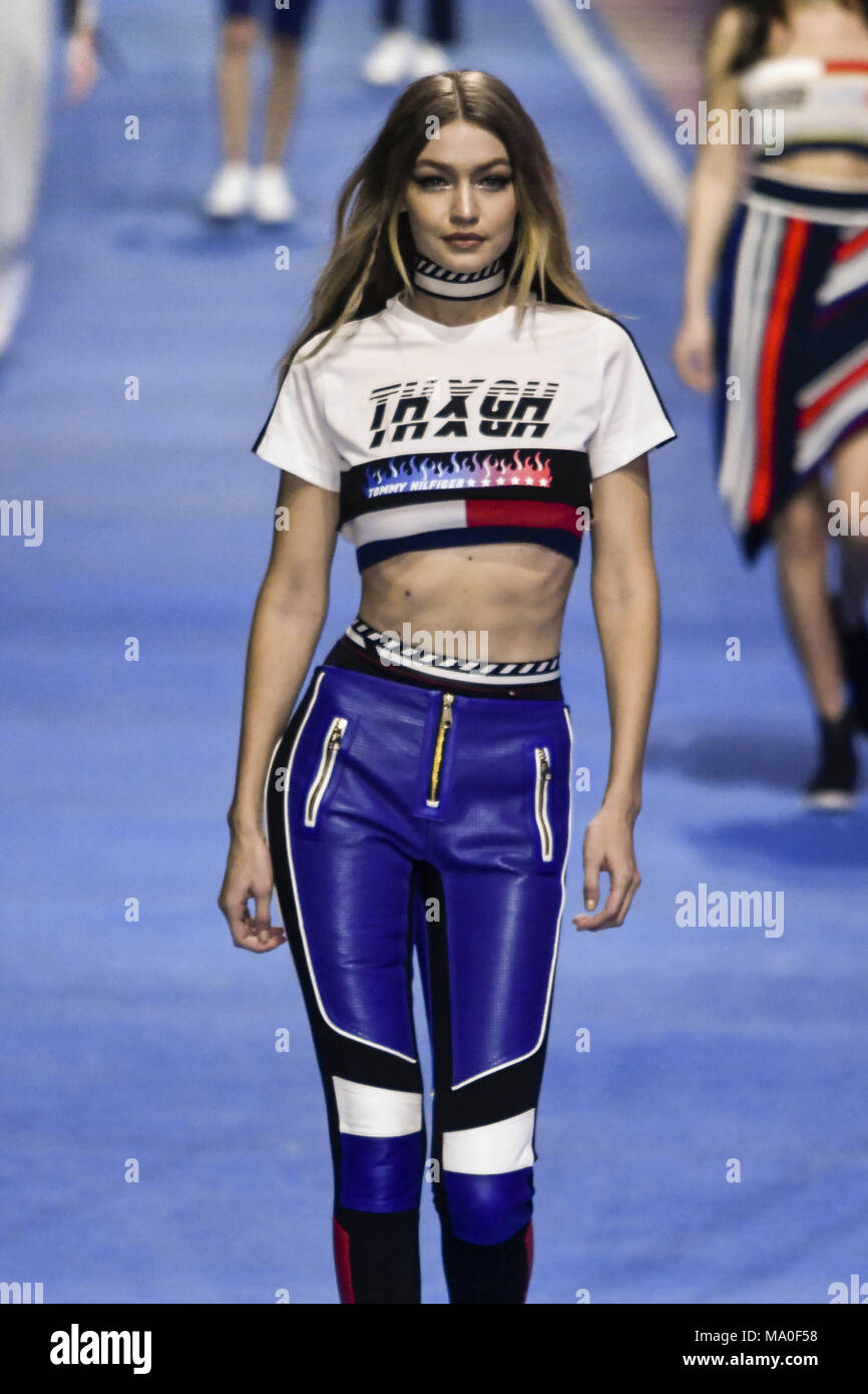 Mailand Fashion Week Womenswear Herbst/Winter 2018/2019 - Tommy Hilfiger -  Catwalk mit: Gigi Hadid Wo: Mailand, Lombardei, Italien Wann: 25 Feb 2018  Bild: IPA/WENN.com ** Nur für die Veröffentlichung in Großbritannien, den