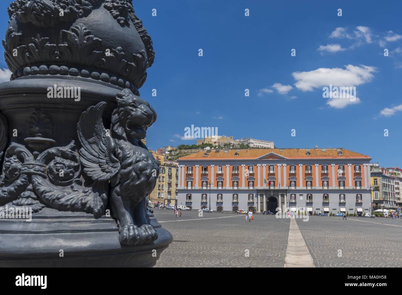 Palazzo Salerno an der Piazza del Plebiscito, Neapel, Kampanien, Italien. Stockfoto