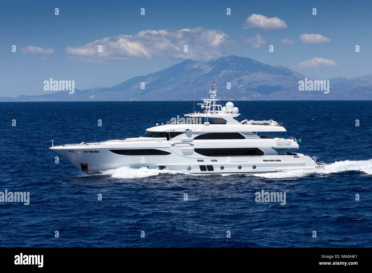 Große private Motoryacht auf See Stockfoto