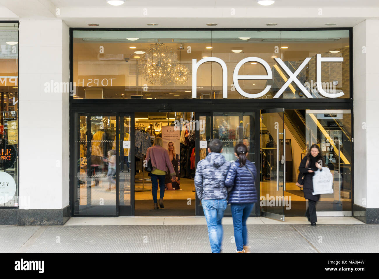 Der nächste im Bromley High Street, London. Stockfoto
