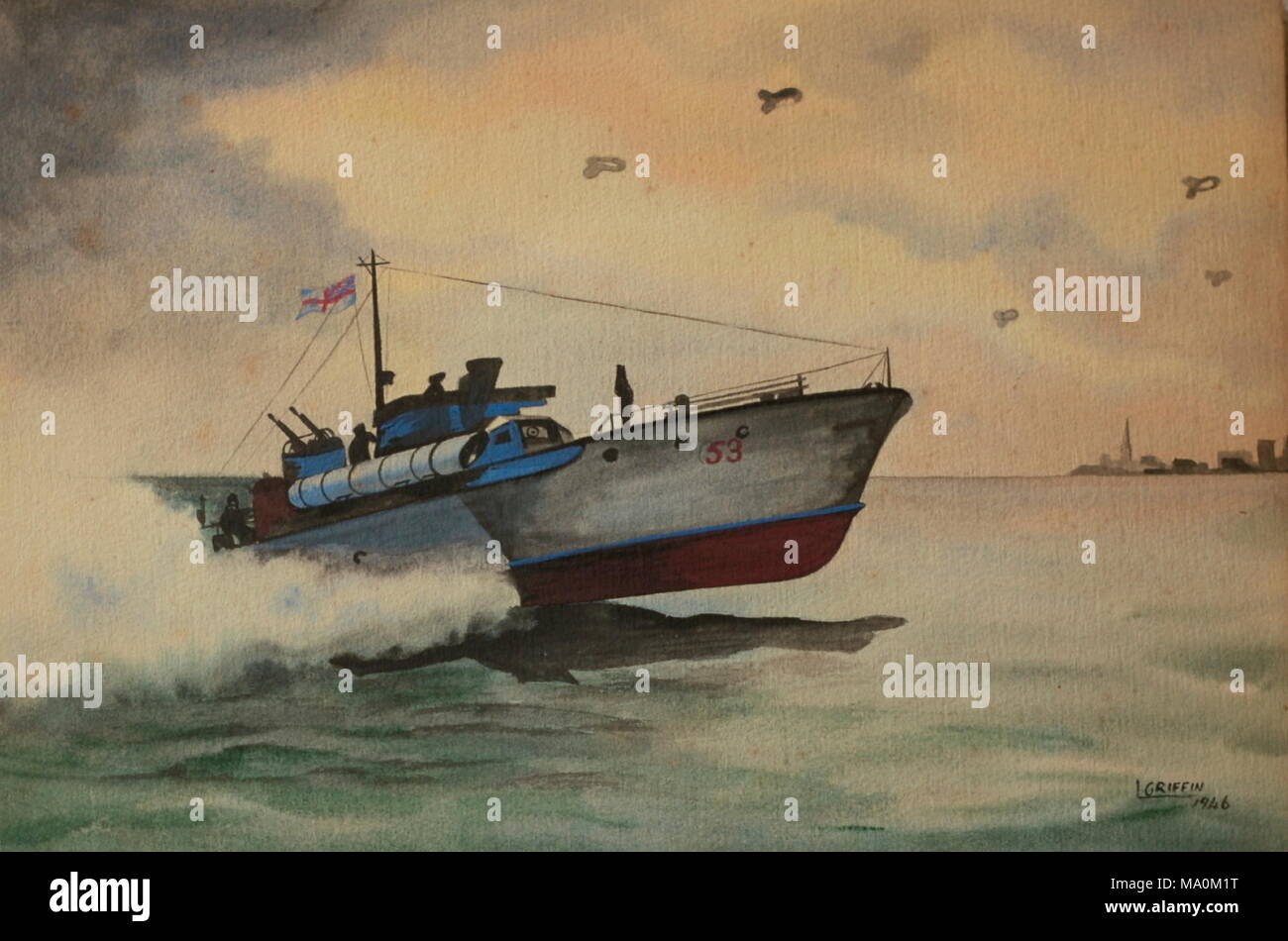AJAXNETPHOTO. 1946. ORT UNBEKANNT, MÖGLICHERWEISE FELIXSTOWE. - WORLD WAR 2 MTB IN GESCHWINDIGKEIT - MOTOR TORPEDO BOAT (MTB) 53 FÄHRT ZUR KÜSTE, WENN DIE DÄMMERUNG UNTER EINEM FLOSS VON STAUDAMPFBALOONS BRICHT IN DIESEM 1946 AQUARELL VON L.GRIFFIN. LAUT DER NUMMER DES ANHÄNGERS IST DAS BOOT EIN THORNYCROFT 74FT DOPPELSCHRAUBENBOOT. SIE ÄHNELT DER VON VOSPER ENTWORFENEN BAUREIHE 2 MIT ERHÖHTEM VORDECK. © DIGITAL IMAGE COPYRIGHT AJAX VINTAGE PICTURE LIBRARY QUELLE: AJAX VINTAGE PICTURE LIBRARY COLLECTION REF:D160809 1059 Stockfoto