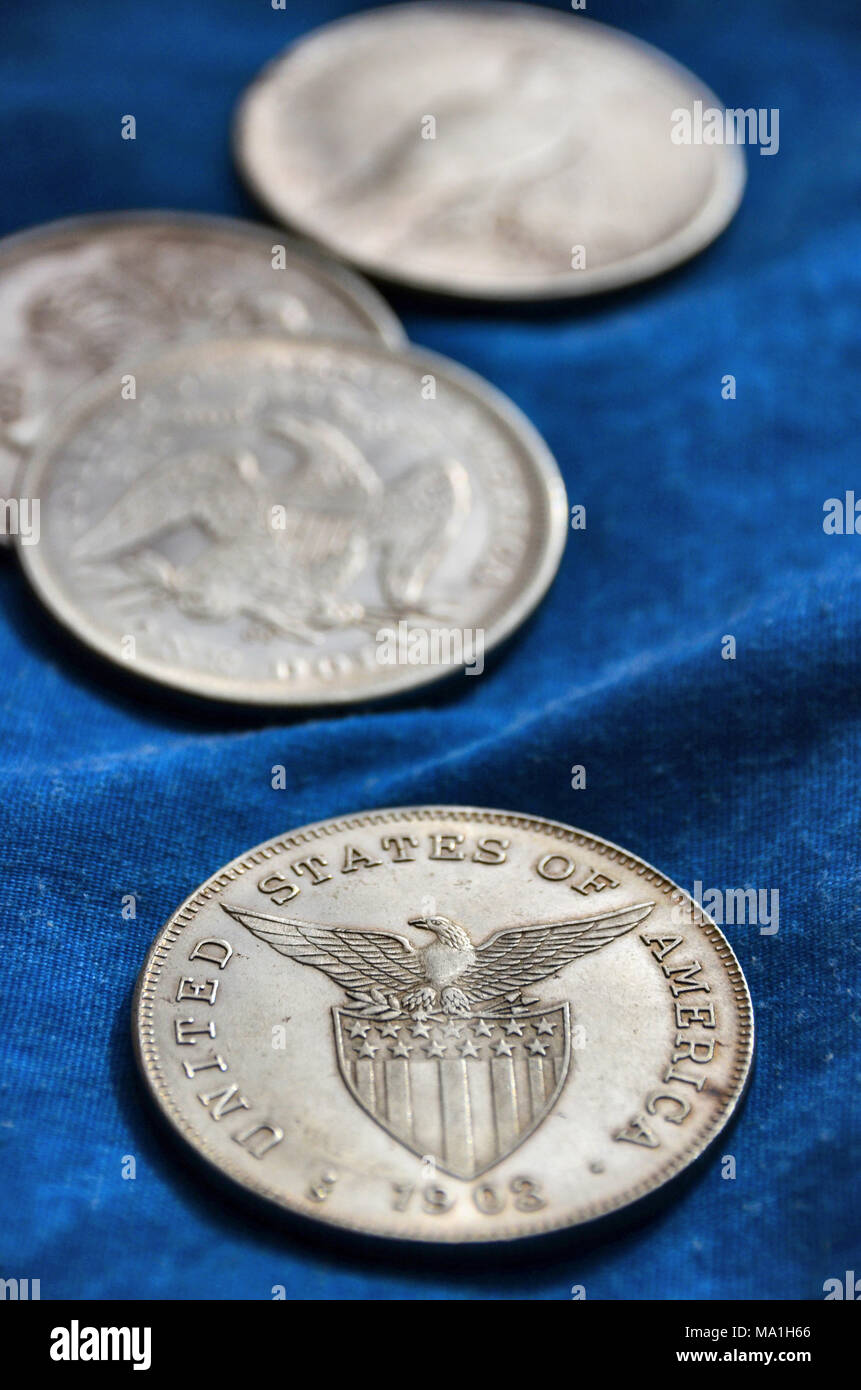 Eine Vielzahl gefälschter seltene Datum silber US Dollar Stockfoto