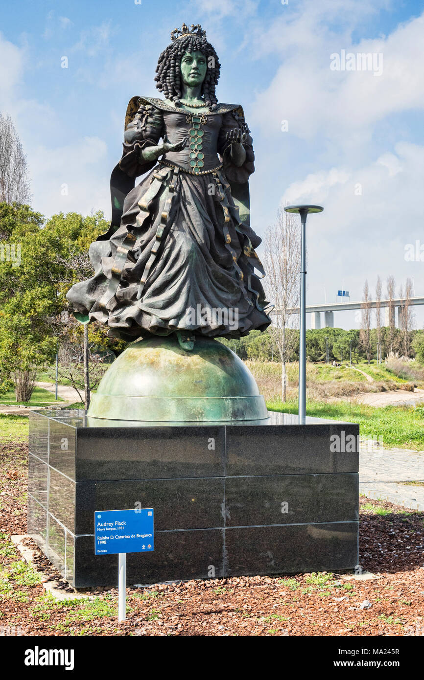 2. März 2018: Lissabon, Portugal - Statue von Katharina von Braganza, Frau Charles II, im Park der Nationen, Lissabon, Portugal, von Audrey Flack. Stockfoto