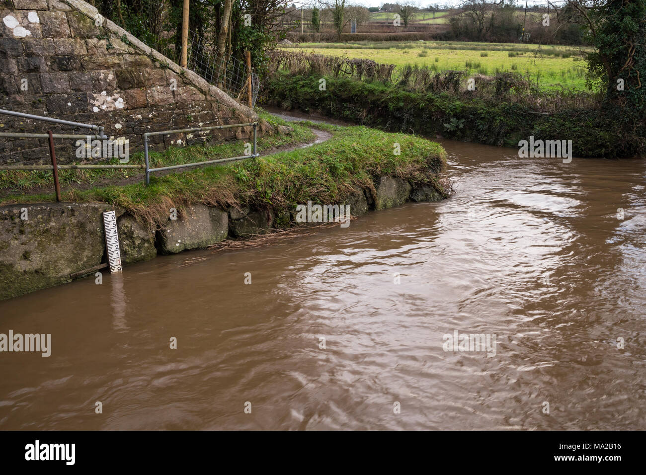 Fluss Tiefenlehre Hochwasser Hochwasser Stockfoto