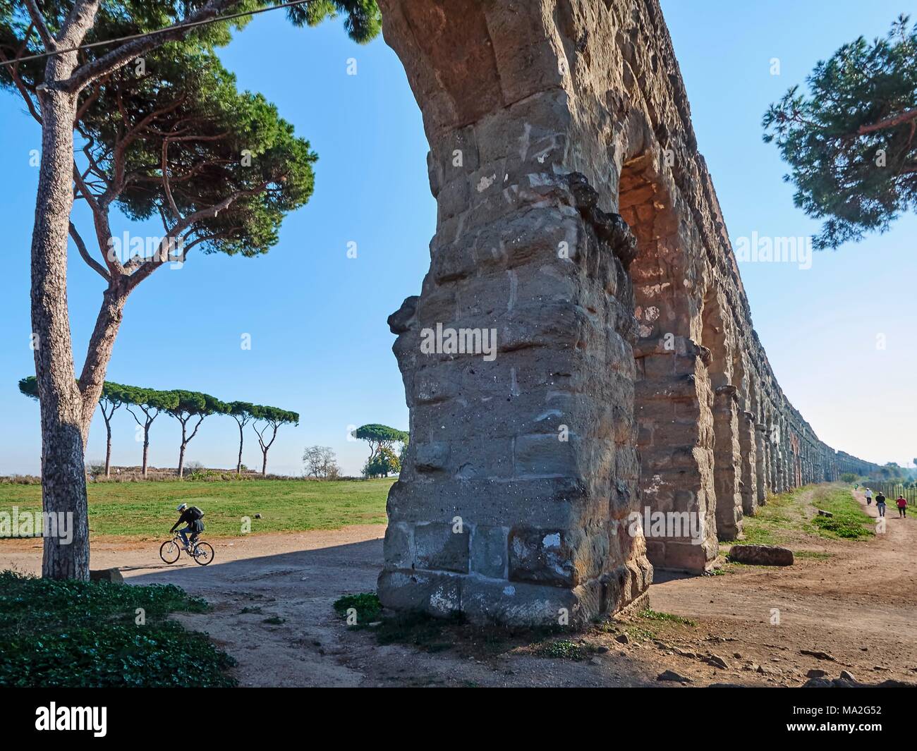 Aquädukt park -Fotos und -Bildmaterial in hoher Auflösung – Alamy