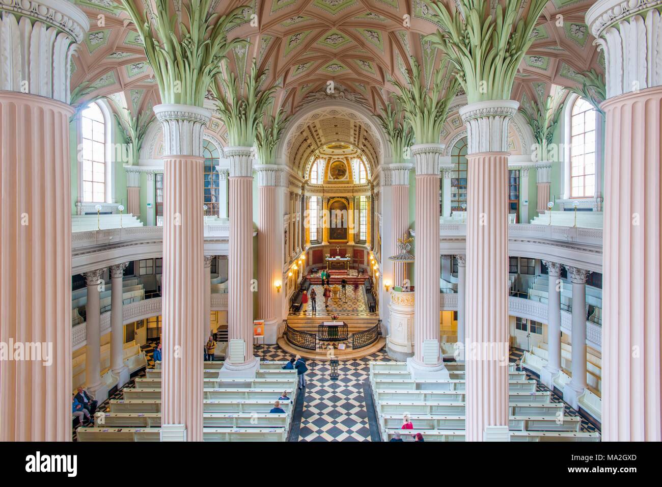 Das kirchenschiff der St. Nikolaus Kirche, Leipzig, Deutschland Stockfoto