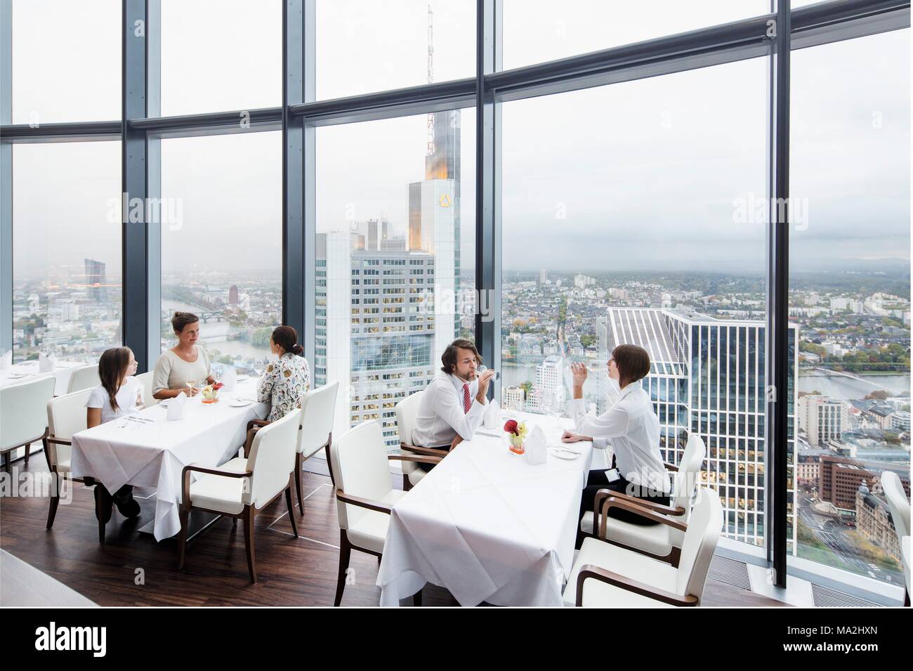 der main tower restaurant frankfurt am main deutschland stockfotografie alamy