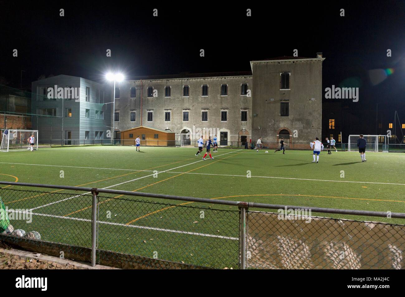 Einen Sportplatz im Viertel Cannaregio, Venice, Italien Stockfoto