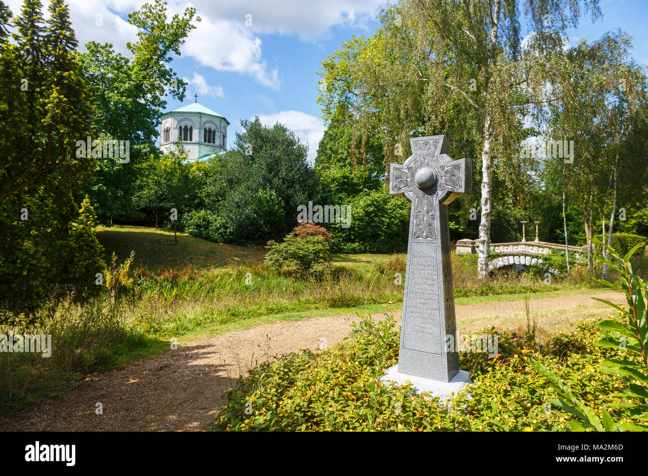 Celtic style Steinernen Kreuz Gedenken an Lady Augusta Stanley, Dame in Queen Victoria warten, auf dem Gelände des thh Frogmore Estate, Windsor, Großbritannien Stockfoto