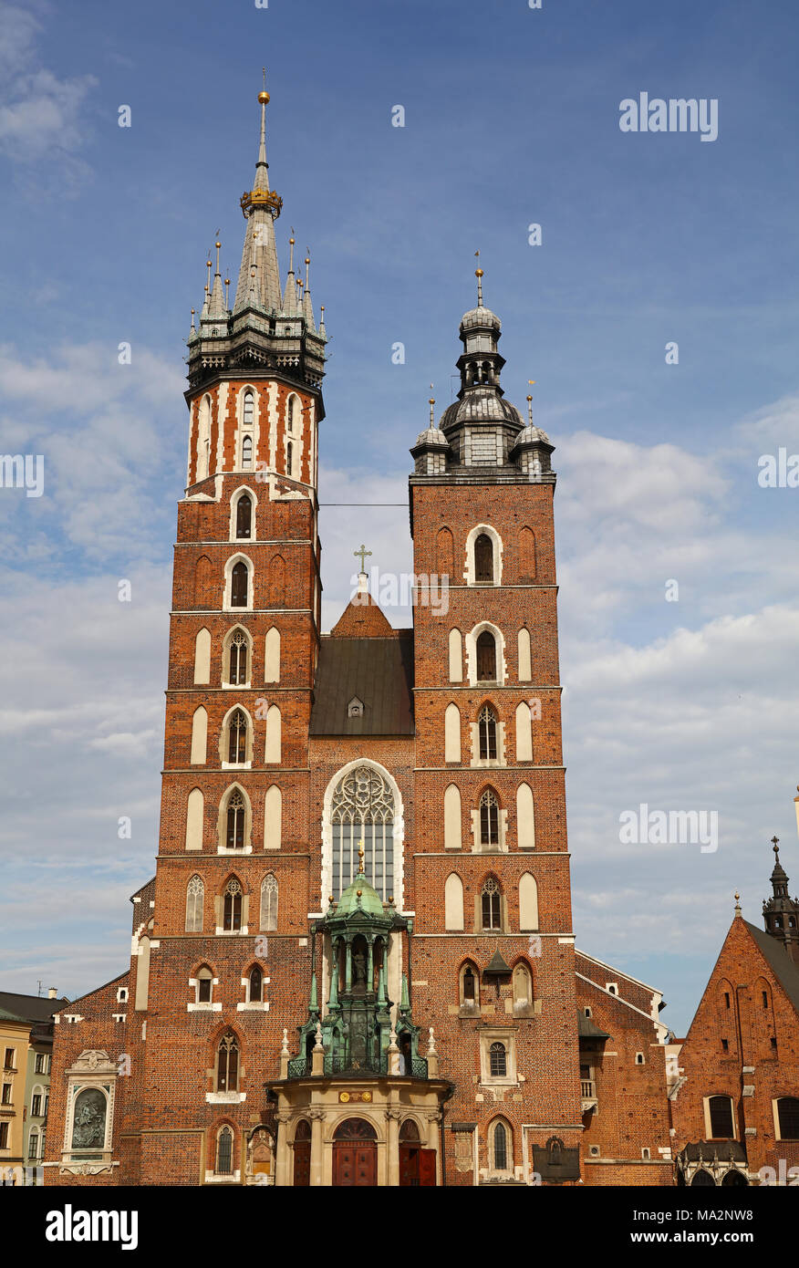 Kirche Unserer Lieben Frau in den Himmel (St. Maria Kirche), ein Ziegelstein gotische Kirche am Marktplatz in Krakau, Polen Stockfoto