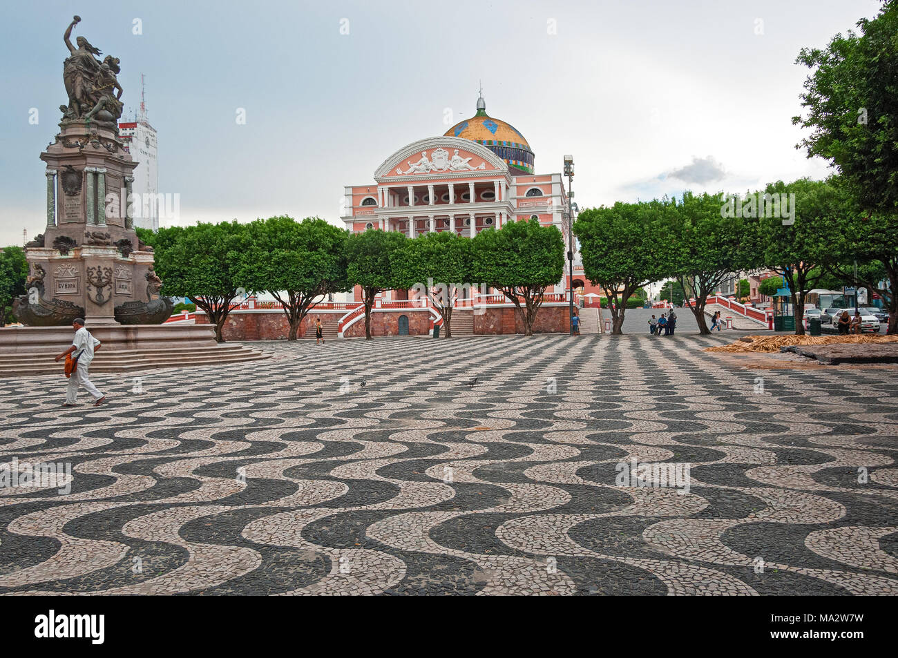 Monument, das Symbol von Manaus der Oper Amazon neben der Oper Saison beherbergt auch das Symphonische Orchester der Amazonas Filarmônica orches Stockfoto