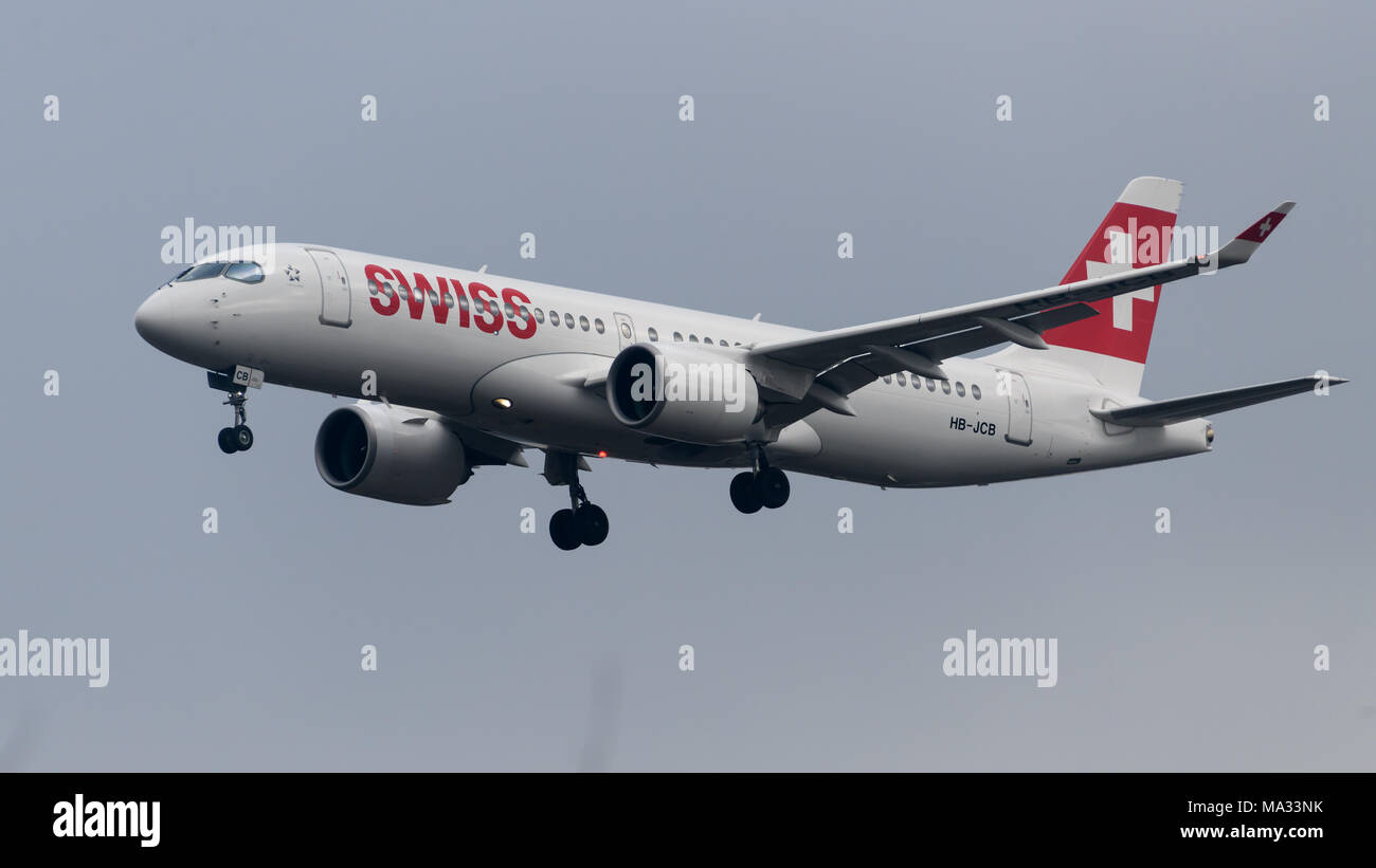 Swiss Air Bombardier Landung Stockfoto