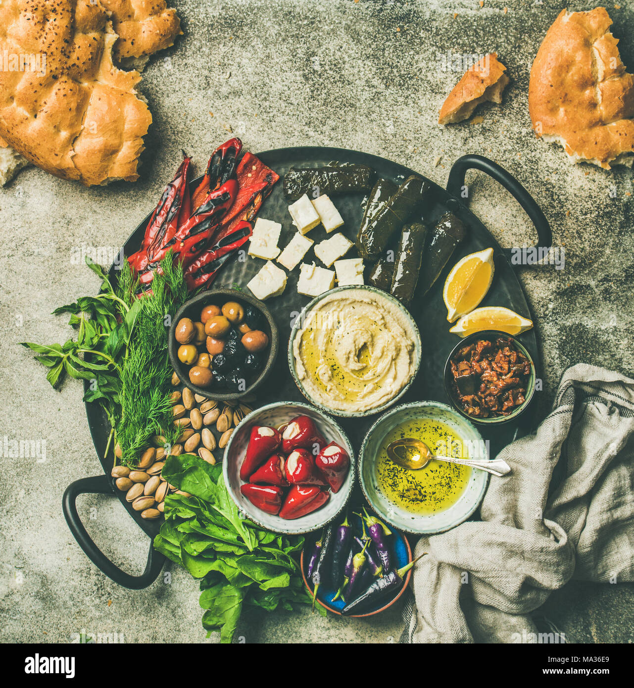 Mittelmeer Meze starter Fingerfood Platter, kopieren Raum Stockfoto