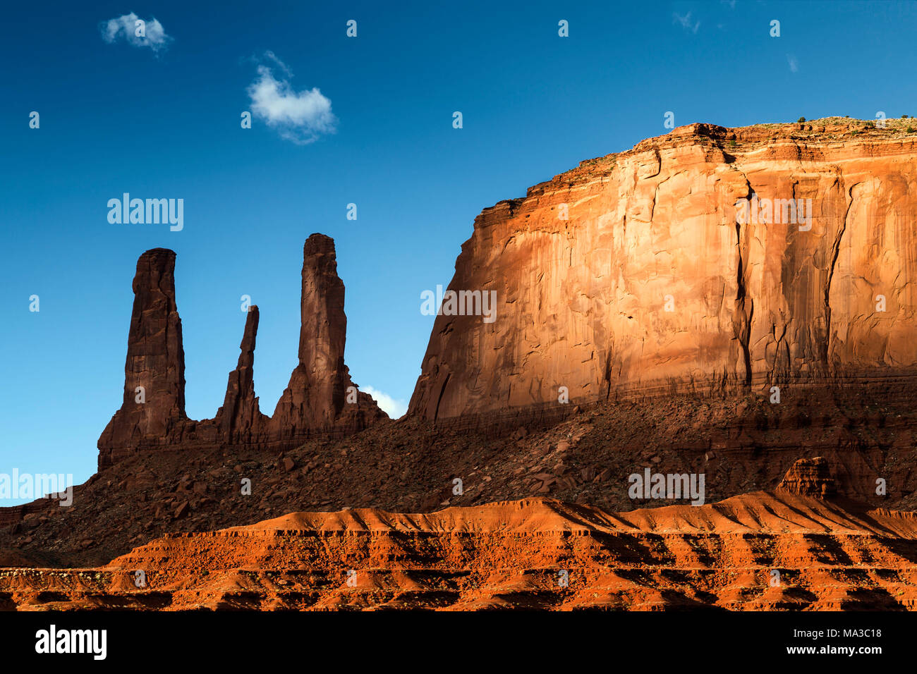 Drei Schwestern im Monument Valley, Arizona, Utah, USA Stockfoto