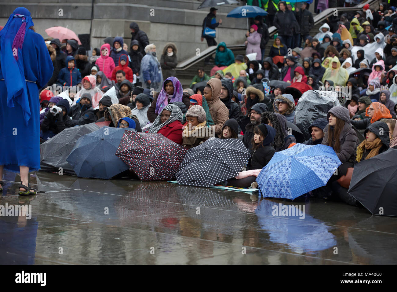 London, UK, 30. März 2018, die Passion Jesu fand in Trafalgar Square. Jetzt im 9. Jahr es ist eine kostenlose Leistung mit über 100 Akteure und Freiwilligen aus der Wintershall Spieler die an dem Tag, an dem Jesus geglaubt wird verhaftet und gekreuzigt. © Keith Larby/Alamy leben Nachrichten Stockfoto