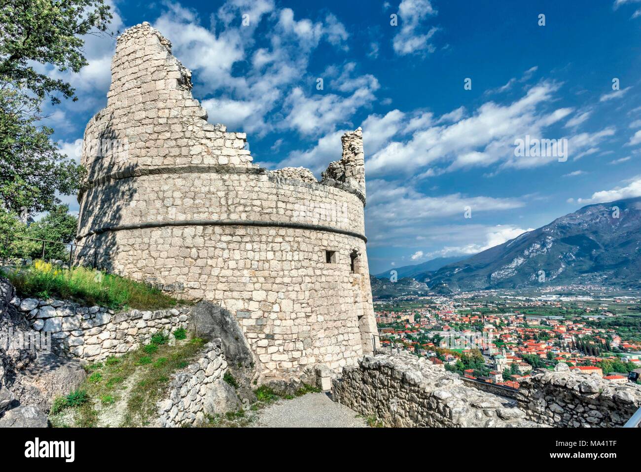 Bastion Riva Del Garda Fotos Und Bildmaterial In Hoher Aufl sung Alamy bastion-riva-del-garda-fotos-und-bildmaterial-in-hoher-aufl-sung-alamy
