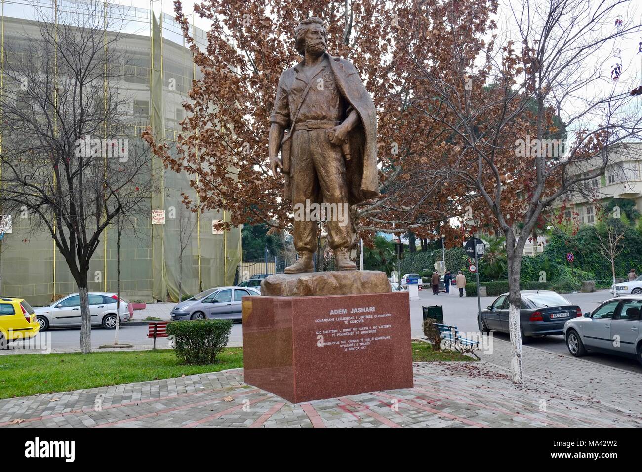 Denkmal von Adem Jashari, einer der Gründer der Befreiungsarmee des Kosovo in Tirana, Albanien Stockfoto