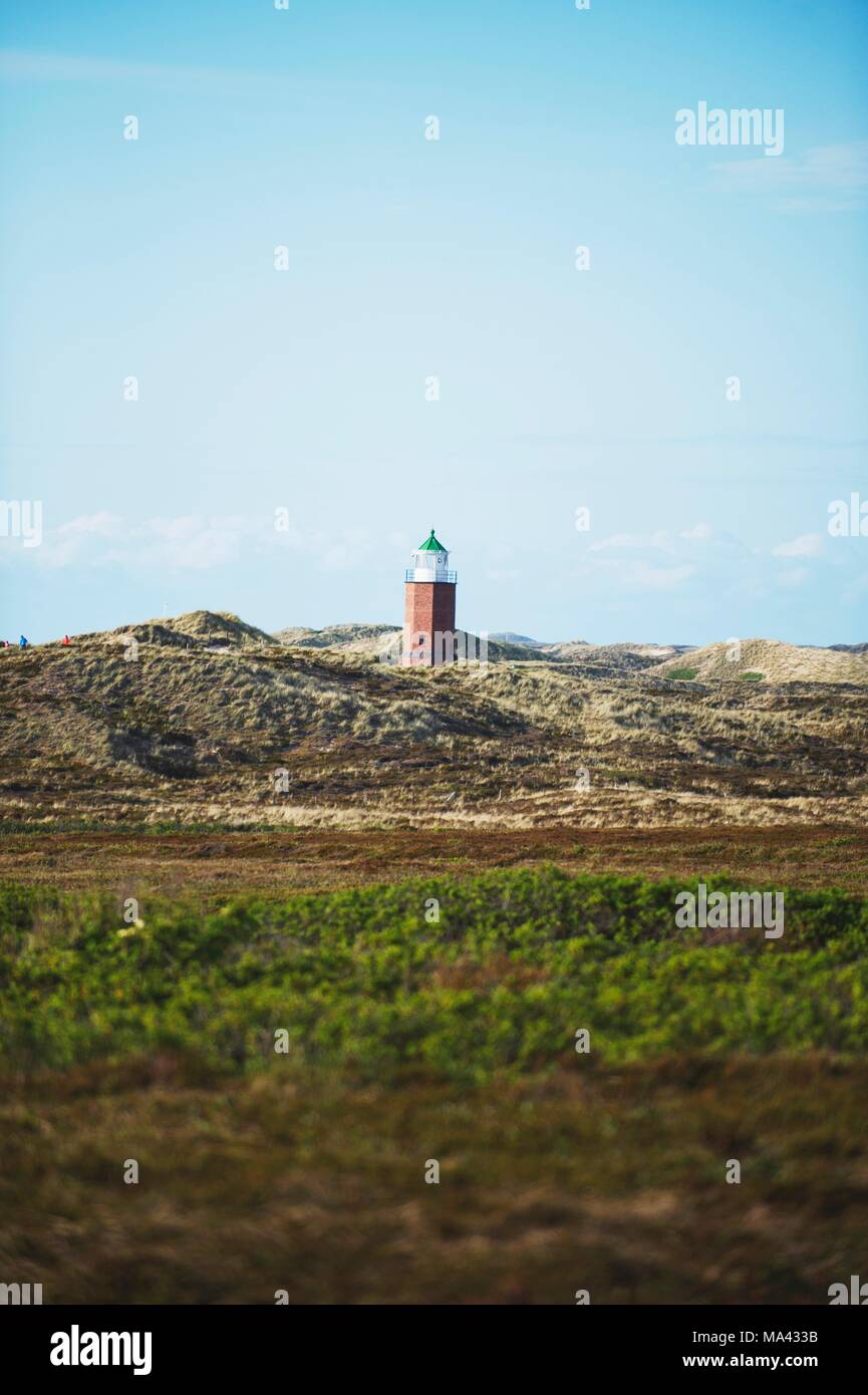 Leuchtturm zwischen den Dünen in Schleswig-Holstein. Stockfoto