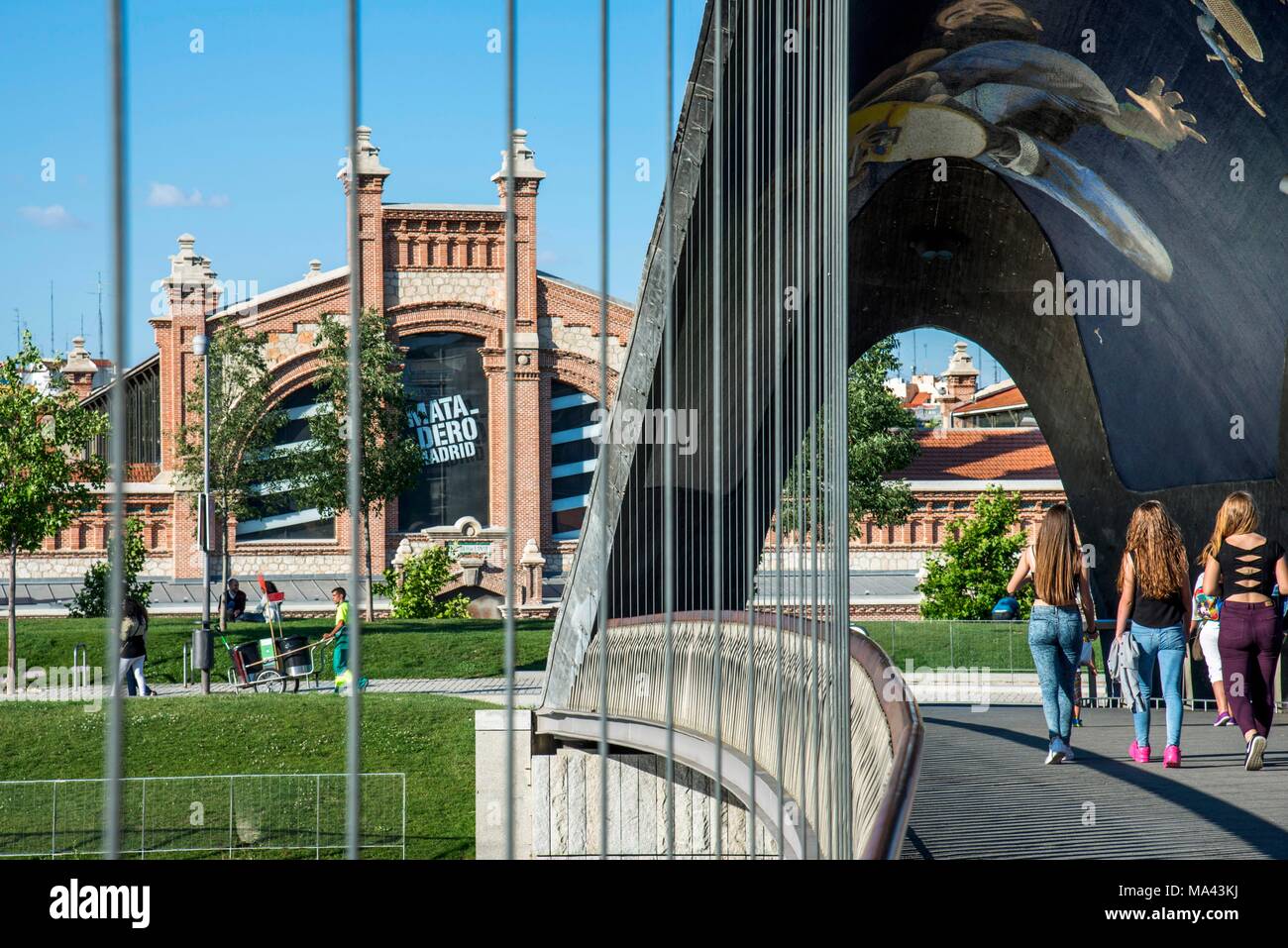 Die Puente del Matadero Brücke im Parque Madrid Rio, Madrid, Spanien Stockfoto