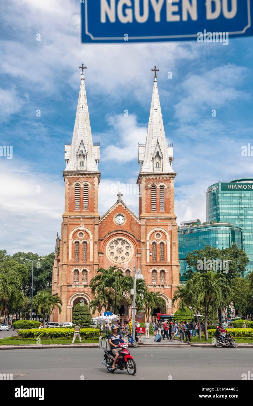 Die neo-romanische 'Notre Dame' Kathedrale von Colonial Frankreich Zeit in Ho Chi Minh City, Vietnam Stockfoto