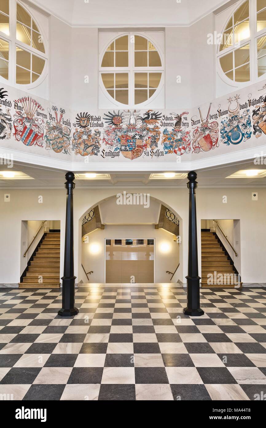 die-wappensaal-wappen-halle-im-hessischen-landesmuseum-in-kassel