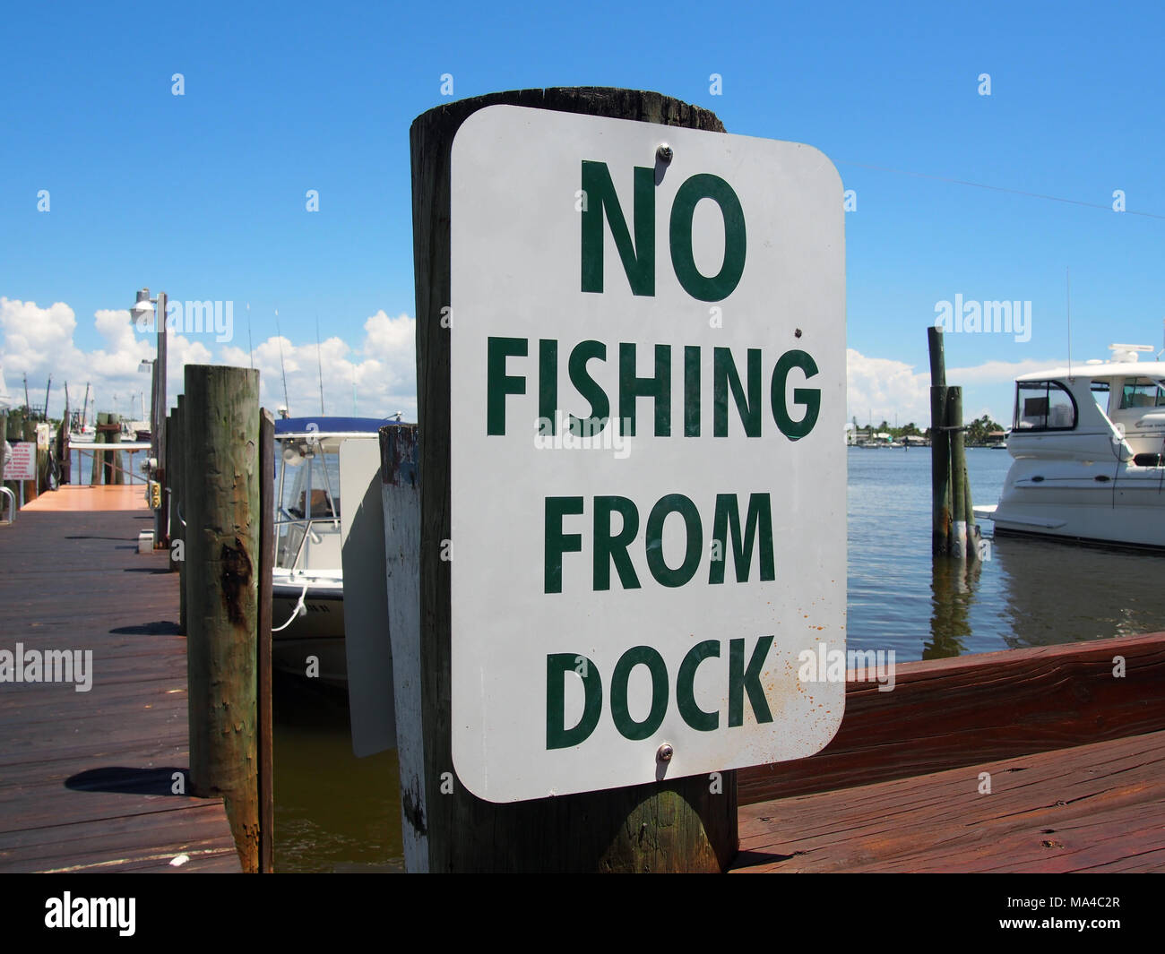 Keine Fischerei Schild an einem Jachthafen auf San Carlos Island, Fort Myers, FL © katharine Andriotis Stockfoto
