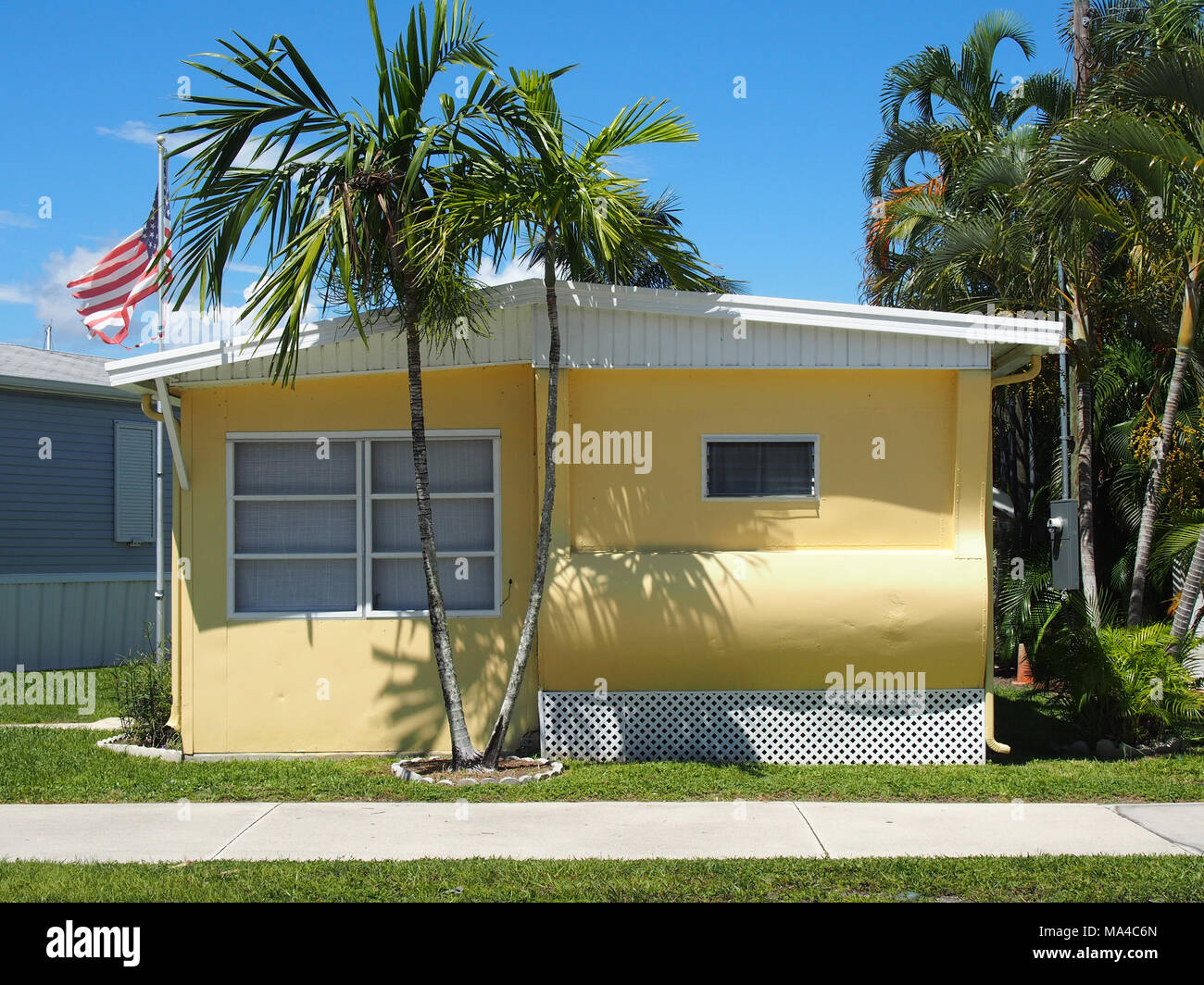 Klassische Florida Single Wide Mobile Home in Trailer Park, © katharine Andriotis Stockfoto