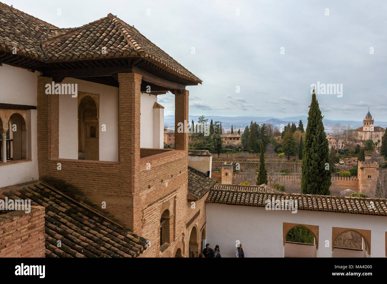 Blick von der Pabellón Sur (South Pavilion), Palacio del Generalife, gegenüber der Alhambra, Granada, Andalusien, Spanien Stockfoto