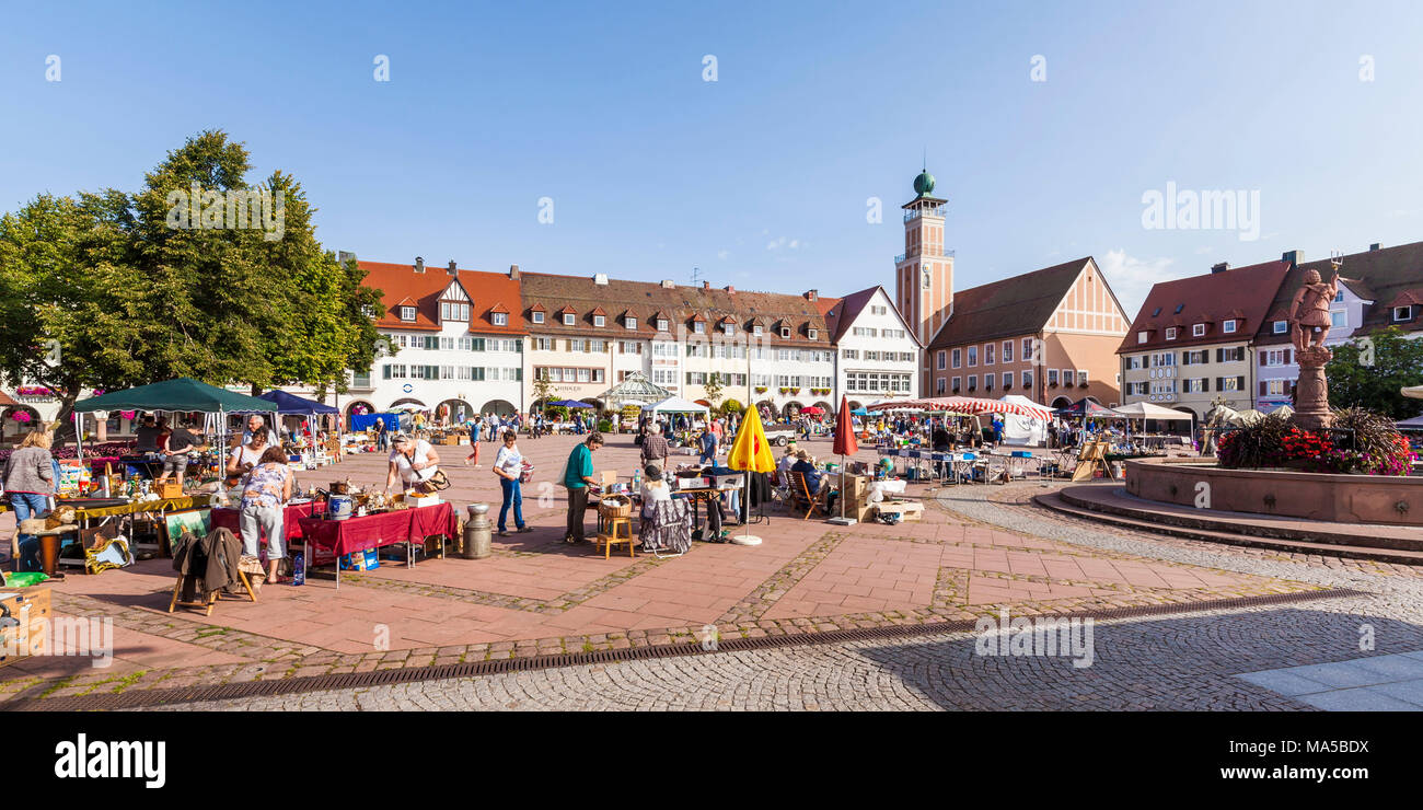 Deutschland, Baden-Württemberg, Schwarzwald, Nördlicher Schwarzwald, Freudenstadt, Oberer Marktplatz, Marktplatz (Marktplatz), Flohmarkt, Flohmarkt Stockfoto
