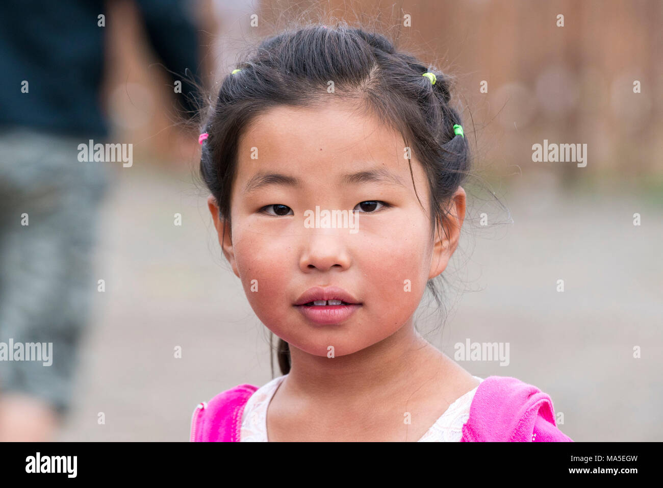 Porträt eines Mongolischen kleines Mädchen. Hangay Huzirt, im Süden der Provinz der Mongolei. Stockfoto