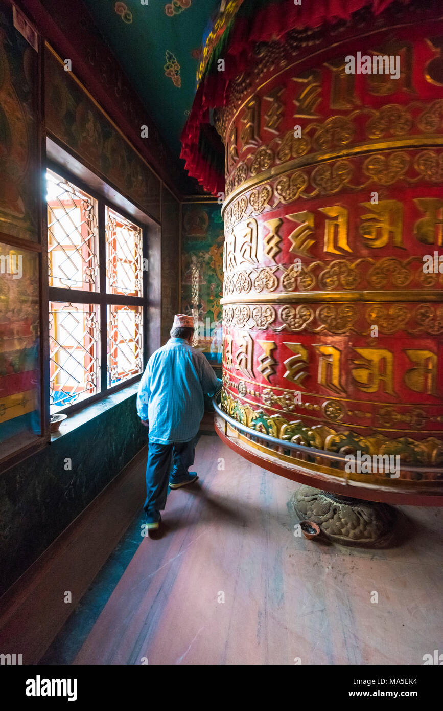 Stupa von Boudhnath, Katmandu, Nepal buddhistischen Kreisen um ein Gebet. Stockfoto